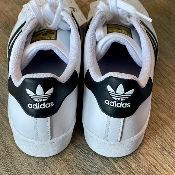 NIB ADIDAS SUPERSTAR CLOUD WHITE/BLACK SIZE 6 YOUTH - Picture 7 of 9